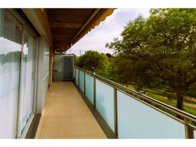 FANTASTICO PISO CON TERRAZA CON ZONA COMUNITARIA Y PISCINA
