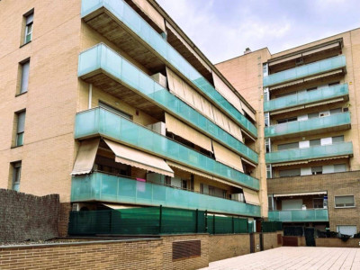 FANTASTICO PISO CON TERRAZA CON ZONA COMUNITARIA Y PISCINA