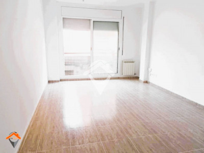 FANTASTICO PISO REFORMADO, SOLEADO, CON BALCON, ASCENSOR, PARQUING Y TRASTERO