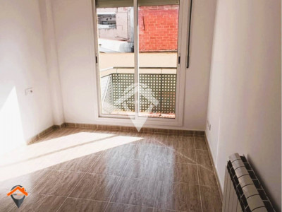 FANTASTICO PISO REFORMADO, SOLEADO, CON BALCON, ASCENSOR, PARQUING Y TRASTERO