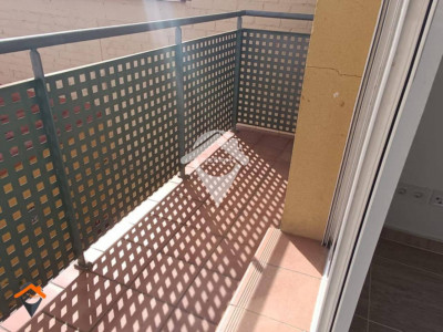 FANTASTICO PISO REFORMADO, SOLEADO, CON BALCON, ASCENSOR, PARQUING Y TRASTERO