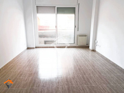 FANTASTICO PISO REFORMADO, SOLEADO, CON BALCON, ASCENSOR, PARQUING Y TRASTERO