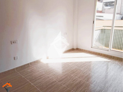 FANTASTICO PISO REFORMADO, SOLEADO, CON BALCON, ASCENSOR, PARQUING Y TRASTERO