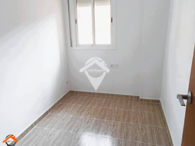 FANTASTICO PISO REFORMADO, SOLEADO, CON BALCON, ASCENSOR, PARQUING Y TRASTERO