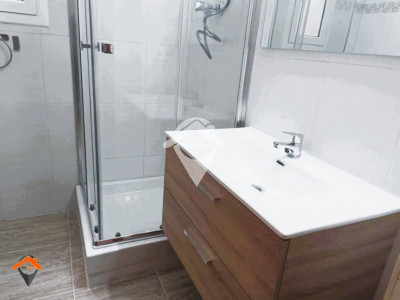 FANTASTICO PISO REFORMADO, SOLEADO, CON BALCON, ASCENSOR, PARQUING Y TRASTERO