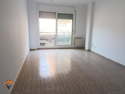 FANTASTICO PISO REFORMADO Y MUY SOLEADO CON BALCÓN, ASCENSOR, PARKING Y TRASTERO