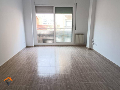 FANTASTICO PISO REFORMADO Y MUY SOLEADO CON BALCÓN, ASCENSOR, PARKING Y TRASTERO
