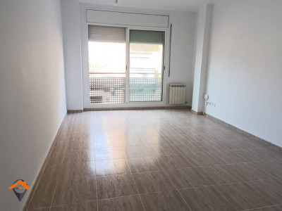 FANTASTICO PISO REFORMADO Y MUY SOLEADO CON BALCÓN, ASCENSOR, PARKING Y TRASTERO