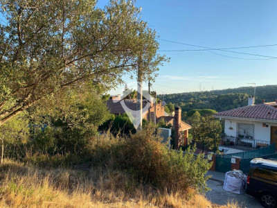 FANTASTICO TERRENO CON LICENCIA PARA CONSTRUIR CHALET URBANIZACION CASTELLAR V.