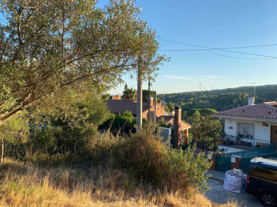 FANTASTICO TERRENO CON LICENCIA PARA CONSTRUIR CHALET URBANIZACION CASTELLAR V.