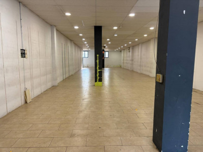 GRAN LOCAL COMERCIAL EN VENTA , DIAFANO CON DOBLE ESCAPARATE!!!