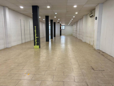 GRAN LOCAL COMERCIAL EN VENTA , DIAFANO CON DOBLE ESCAPARATE!!!