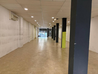 GRAN LOCAL COMERCIAL EN VENTA , DIAFANO CON DOBLE ESCAPARATE!!!