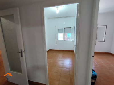 GRAN OPORTUNIDAD, PISO DE 3 HABITACIONES, 1 BAÑO Y CON BALCON EN SABADELL!!!