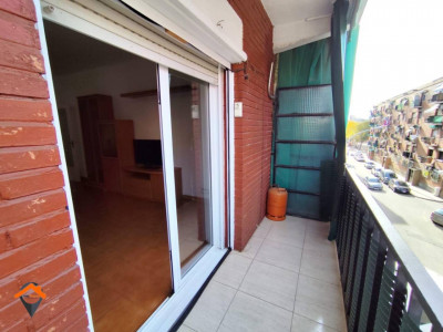 GRAN OPORTUNIDAD, PISO DE 3 HABITACIONES, 1 BAÑO Y CON BALCON EN SABADELL!!!