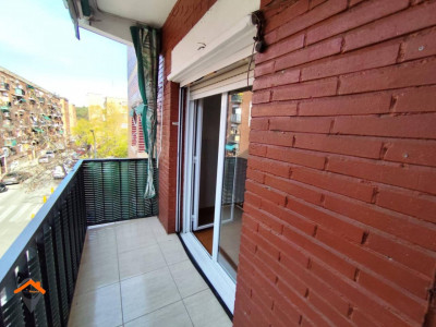 GRAN OPORTUNIDAD, PISO DE 3 HABITACIONES, 1 BAÑO Y CON BALCON EN SABADELL!!!