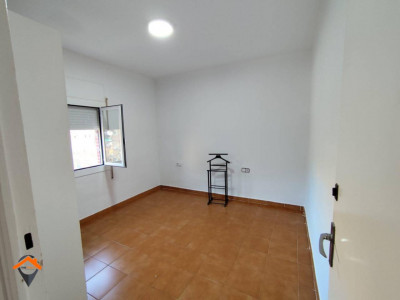 GRAN OPORTUNIDAD, PISO DE 3 HABITACIONES, 1 BAÑO Y CON BALCON EN SABADELL!!!