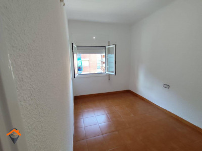 GRAN OPORTUNIDAD, PISO DE 3 HABITACIONES, 1 BAÑO Y CON BALCON EN SABADELL!!!
