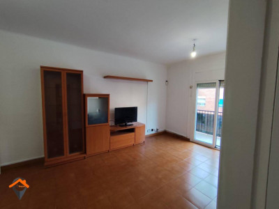GRAN OPORTUNIDAD, PISO DE 3 HABITACIONES, 1 BAÑO Y CON BALCON EN SABADELL!!!