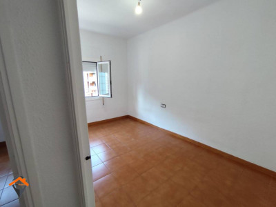 GRAN OPORTUNIDAD, PISO DE 3 HABITACIONES, 1 BAÑO Y CON BALCON EN SABADELL!!!