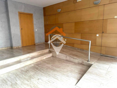 GRAN PISO 4 HABITACIONES CENTRO SABADELL CON PARKING Y TRASTERO