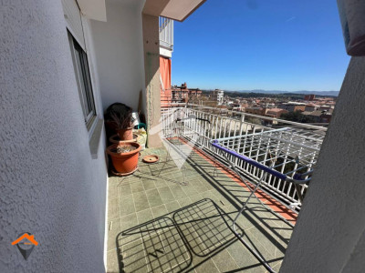 GRAN PISO 4 HABITACIONES CON AMPLIO BALCON Y ASCENSOR¡¡¡