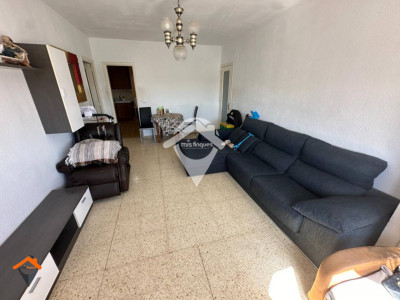 GRAN PISO 4 HABITACIONES CON AMPLIO BALCON Y ASCENSOR¡¡¡