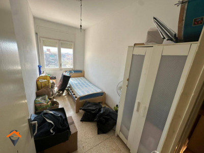 GRAN PISO CON 4 HABITACIONES, AMPLIO BALCON Y ASCENSOR!!!