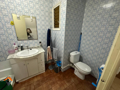 GRAN PISO CON 4 HABITACIONES, AMPLIO BALCON Y ASCENSOR!!!