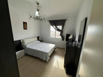 GRAN PISO CON 4 HABITACIONES, AMPLIO BALCON Y ASCENSOR!!!