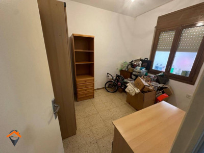 GRAN PISO CON 4 HABITACIONES, AMPLIO BALCON Y ASCENSOR!!!