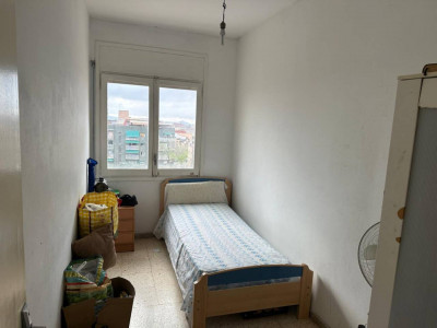 GRAN PISO CON 4 HABITACIONES, AMPLIO BALCON Y ASCENSOR!!!