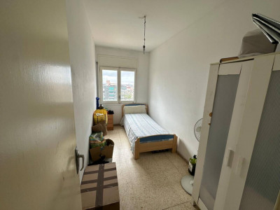 GRAN PISO CON 4 HABITACIONES, AMPLIO BALCON Y ASCENSOR!!!