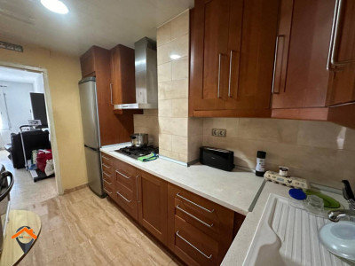 GRAN PISO CON 4 HABITACIONES, AMPLIO BALCON Y ASCENSOR!!!