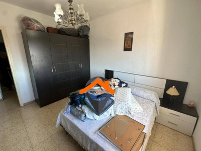 GRAN PISO CON 4 HABITACIONES, AMPLIO BALCON Y ASCENSOR!!!