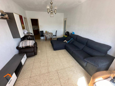 GRAN PISO CON 4 HABITACIONES, AMPLIO BALCON Y ASCENSOR!!!