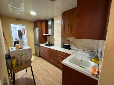 GRAN PISO CON 4 HABITACIONES, AMPLIO BALCON Y ASCENSOR!!!