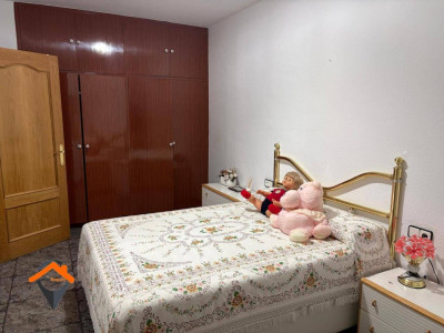 GRAN PISO CON BALCON Y ASCENSOR JUNTO A. MATADEPERA!!