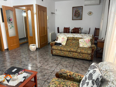GRAN PISO CON BALCON Y ASCENSOR JUNTO A. MATADEPERA!!