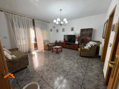 GRAN PISO CON BALCON Y ASCENSOR JUNTO A. MATADEPERA!!