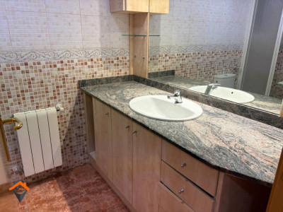 GRAN PISO EN AVENIDA MATADEPERA, CON BALCON, ASCENSOR Y TRASTERO!!