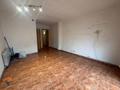 GRAN PISO EN AVENIDA MATADEPERA, CON BALCON, ASCENSOR Y TRASTERO!!