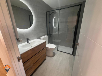 GRAN PISO REFORMADO A ESTRENAR CON BALCON !!