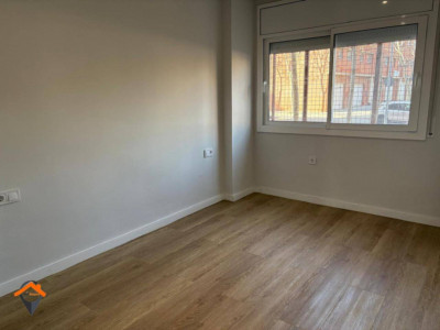 GRAN PISO REFORMADO A ESTRENAR CON BALCON !!