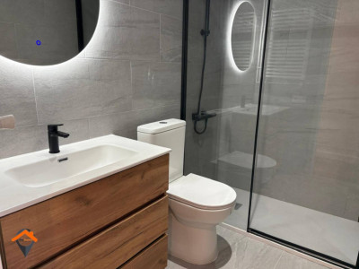 GRAN PISO REFORMADO A ESTRENAR CON BALCON !!