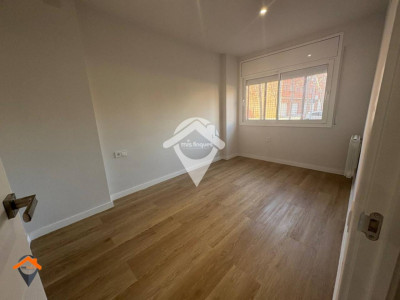 GRAN PISO REFORMADO A ESTRENAR CON BALCON