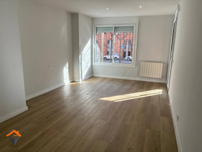 GRAN PISO REFORMADO A ESTRENAR CON BALCON !!