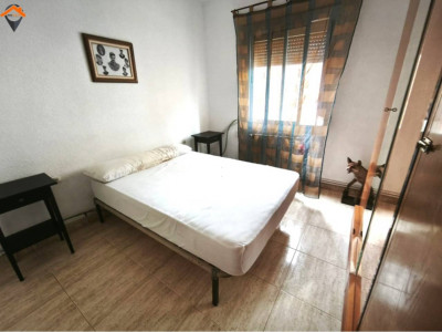 HABITACIÓN DOBLE EXTERIOR JUNTO A RENFE SUD