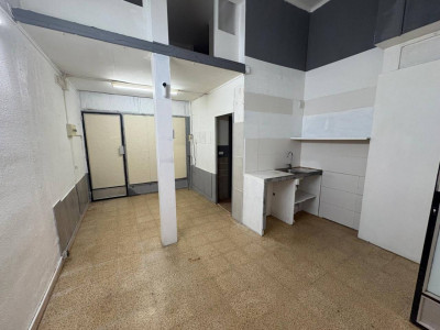 LOCAL A PIE DE CALLE CON ALTILLO DE 10M2!!