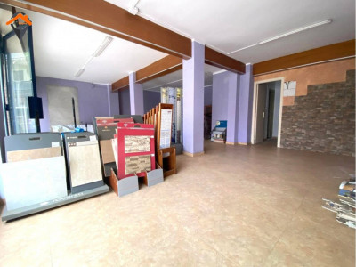 LOCAL COMERCIAL LUMINOSO Y BIEN UBICADO EN BARBERÀ DEL VALLÈS!!